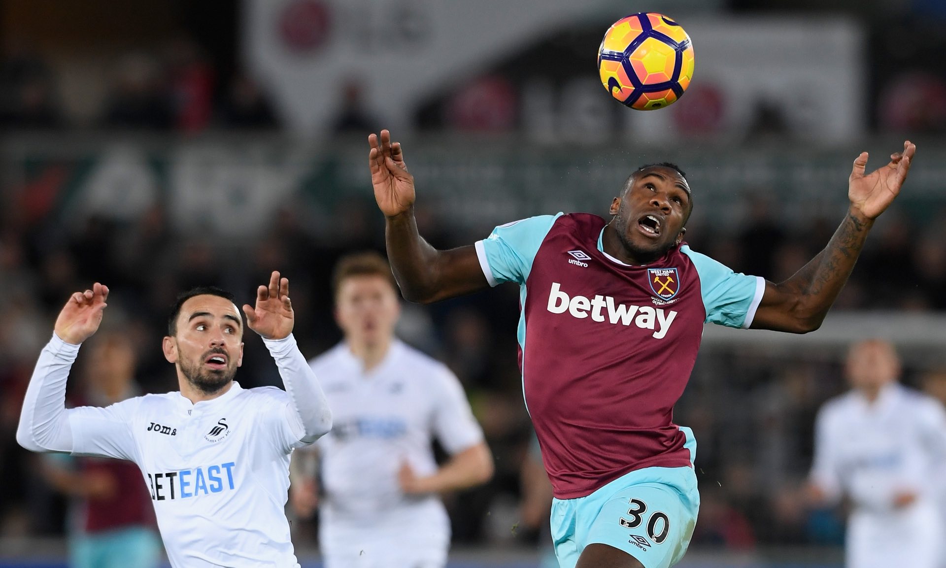 在压力下的 在压力下的